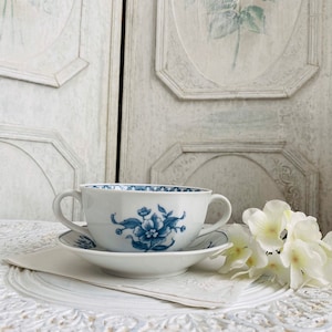 SALE+++++Villeroy  Boch Heinrich Double Handle Tea Cup & Saucer