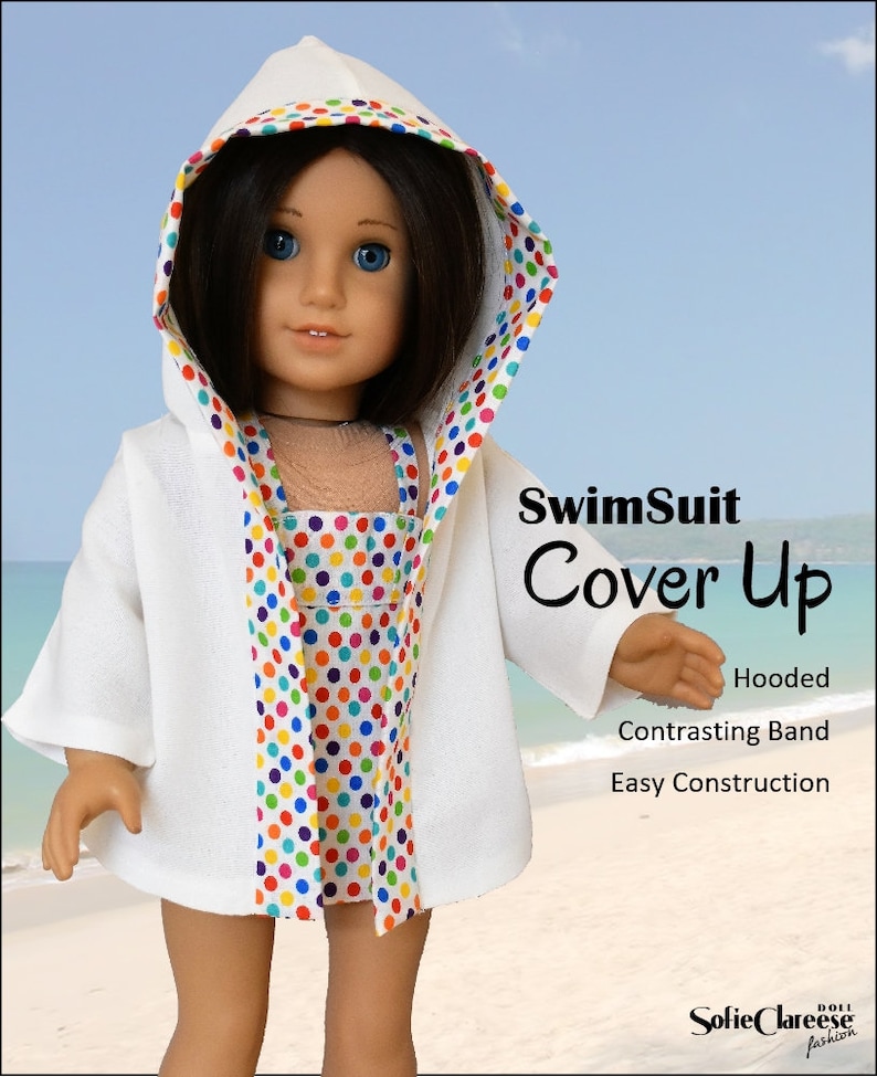 K&ouml;nnte beinhalten: Wei&szlig;er Badeanzug-&Uuml;berwurf mit Kapuze und einem bunten Tupfenbesatz. Der &Uuml;berwurf hat ein kontrastierendes Band um die Kapuze und ist einfach zu n&auml;hen.  "Swimsuit Cover Up" und "Hooded Contrasting Band Easy Construction" sind auf dem Bild zu sehen.  "SofieClaresse Doll Fashion" ist der Name des Designers.