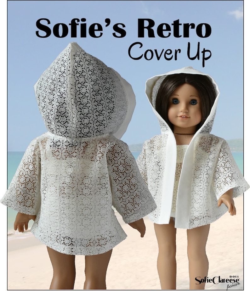 K&ouml;nnte beinhalten: Ein wei&szlig;er H&auml;kel-&Uuml;berwurf mit Kapuze f&uuml;r eine Puppe. Der &Uuml;berwurf hat ein Spitzenmuster und ist auf einer Puppe mit braunen Haaren abgebildet. Der Text "Sofie's Retro Cover Up" befindet sich oben im Bild.