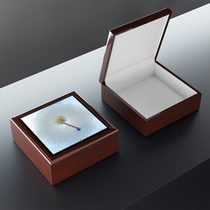 Künstlerische Schmuckschatulle mit einzigartigem Design Dekoratives Schmuckstück Organisator Geschenk für Sie Elegante Aufbewahrung Wohnkultur &#39;Einsamkeit&#39; Kunst von Mitzisniftis