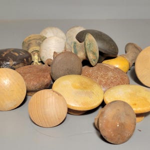 Vintage Wood Knob Set: Craft Supply, Basket Included (22 Pieces)
