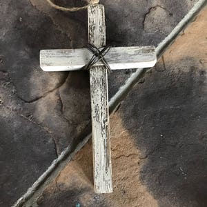 Rustic White Wood & Wire Cross Wall Decor Farmhouse Style Cross Home Decor