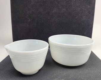 Vintage Pyrex Mixing Bowls 25 12 White Milk Glass Hamilton Beach Mixer Large and Small Bowl with Spout Set Matching Pair 1940s Nesting