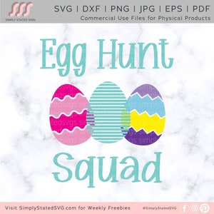 Puede incluir: Un gráfico azul turquesa con el texto "Egg Hunt Squad" y tres huevos de Pascua coloridos. Los huevos son rosas con líneas onduladas, azules con rayas blancas y morados con zigzags amarillos.