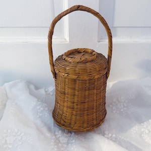 Small Basket with Handle and Lid