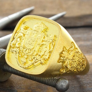 Men&#39;s Gold Signet Ring, Family Crest Ring, Custom Made Ring, Statement Ring, Handcrafted Ring, Solid Gold Signet Ring, Coat of Arms Ring