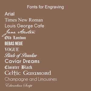 Puede incluir: Una pantalla gr&aacute;fica marr&oacute;n titulada Fonts for Engraving, que enumera ejemplos de texto en blanco: Arial, Times New Roman, Louis George Cafe, Jane Austen, Old London, BEBAS NEUE, VOGUE, Birds of Paradise, Caviar Dreams, Cloister Black, Celtic Garamond, Champagne and Limousines y Edwardian Script.