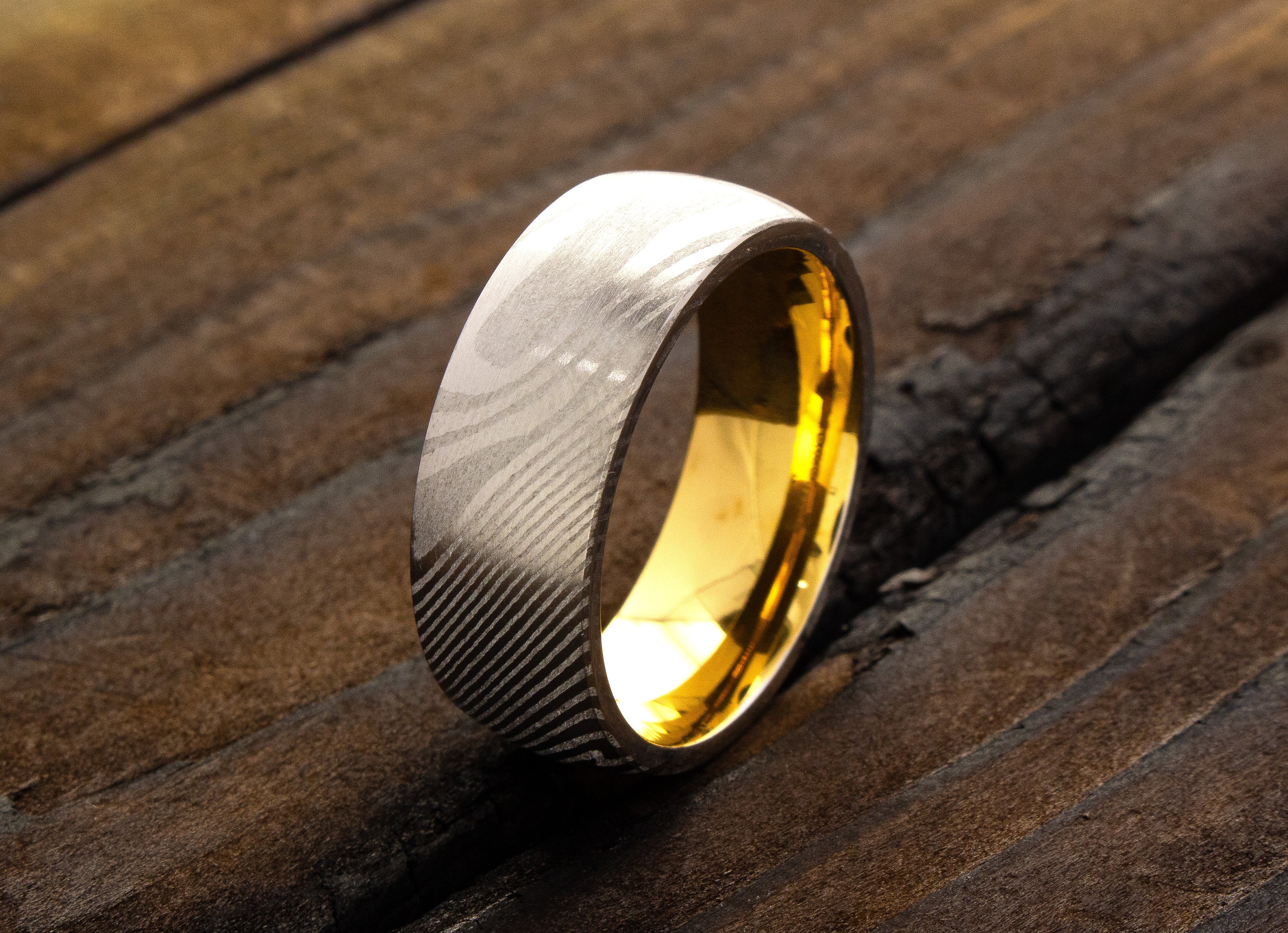 ダマスカス鋼イエローゴールド 8 mm リング メンズ結婚指輪 レディース
