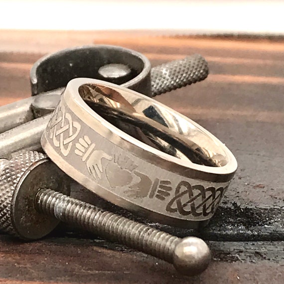 Titanium hotsell claddagh ring
