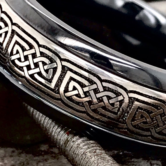 MENDEL Stainless Steel Celtic Irish Knot Band Ring - Unisex Sizes 7 Through 15, 9mm Width