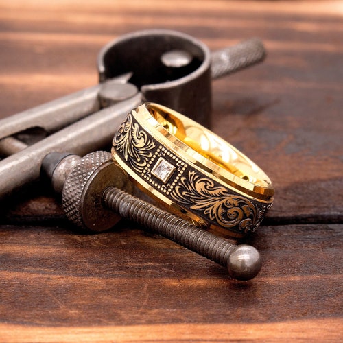 Wolfraamring, wolfraamring heren, wolfraamring dames, diamanten trouwring, geelgouden ring, diamanten ring, aangepaste ring, barokke ring