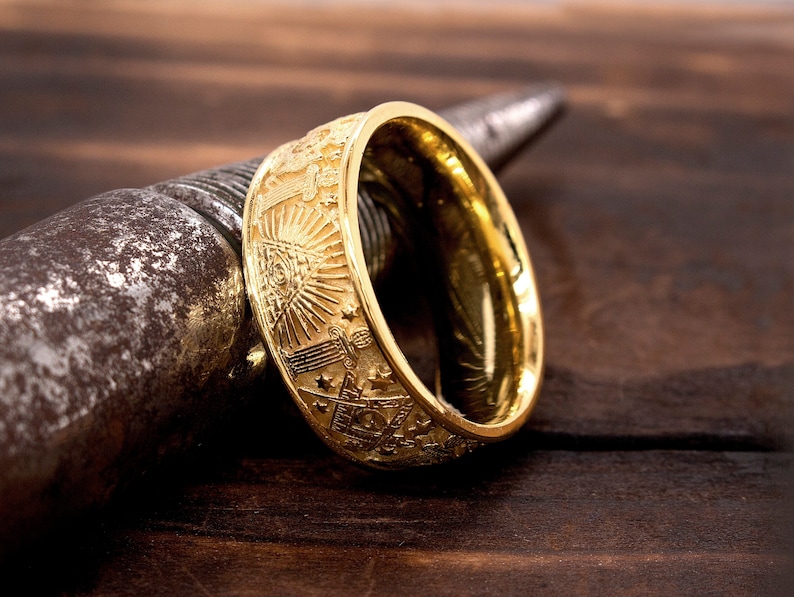 Mason Dome Ring, Gold