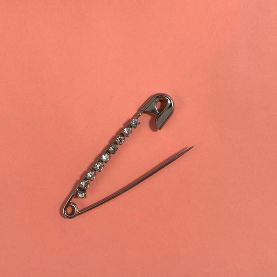Vintage 50s / 60s Rhinestone Lined Safety Pin Broo