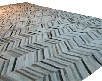 Koeienhuid patchwork tapijt *RAW leer Argentinië - gratis verzending - COWHIDE patchwork tapijten - Chrevron mix van grijs en wit, 5' x 7'