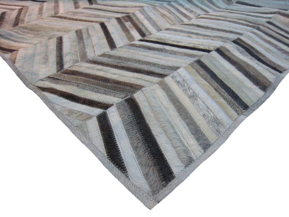 Cowhide Patchwork Rug *RAW Leather Argentina - Free Shipping - COWHIDE Patchwork RUGS - Chrevron Mix of Greys and Whites, 5' x 7'