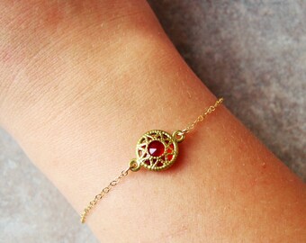 Bracciale con sangue di drago, braccialetto medievale, braccialetto rosso, braccialetto con rubini, braccialetto minimalista, braccialetto delicato, braccialetto moderno, gioielli carini