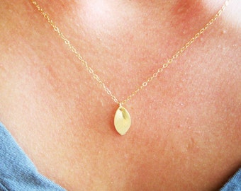 Collar de hoja de oro, collar de oro simple, joyería de oro delicada, collar delicado, joyería de hoja, collar de todos los días, collar minimalista