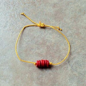 Red disc bracelet, disc bracelet, delicate cord bracelet, bohemian bracelet, friendship bracelet, trendy bracelet, disc jewelry
