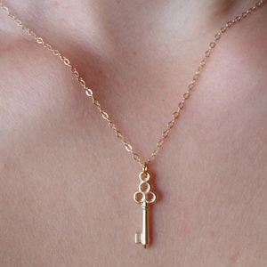 Gold key necklace, key jewelry, tiny key necklace , key to the heart necklace, dainty modern minimalist everyday necklace , chick jewelry