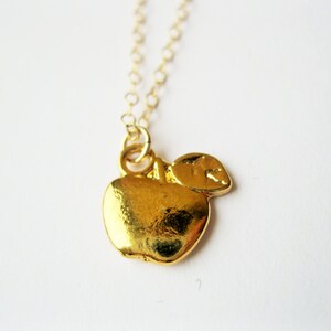 Collar de manzana de oro, regalo del maestro, delicado collar moderno simple, collar de manzana minimalista, manzana llena de oro, collar de todos los días