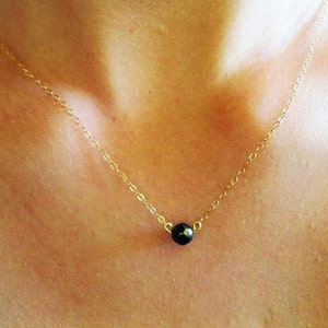 Schwarze Perlen Collier, schwarze Perlen Schmuck, Perlen Halskette, gold Perlen Halskette, einfache Halskette, alltägliche Halskette, minimalistischen Halskette