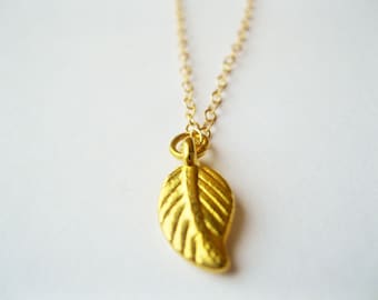 Hoja de oro collar, joyería de hoja, collar de naturaleza, delicado collar de oro, collar de oro minimalista, lindo collar de oro pequeño, delicado