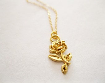 Collier de rose d'or, collier de fleur, collier délicat de rose, collier délicat de fleur de rose, joli collier de fleur, collier minimaliste