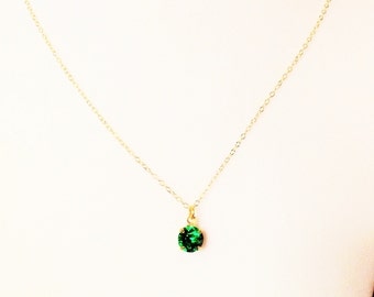 Collier émeraude, collier pendentif émeraude, bijoux émeraude, collier vert simple, collier minimaliste, collier délicat en or, délicat