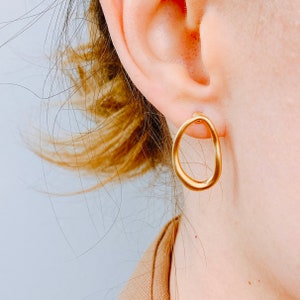 Gold Simple Earrings, Minimalist jewellery, Gold jewelry, YDDT, Circle earrings.