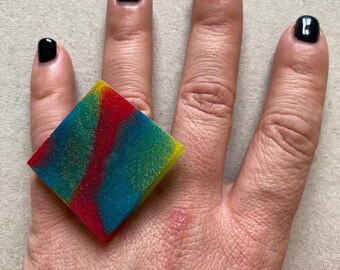 Verstellbarer quadratischer Harzring, bunte geometrische Skulptur