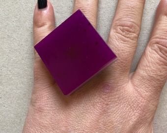 Verstellbarer quadratischer Harzring, lila rosa grau, Wearable Art