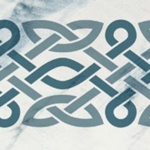 Può includere: Uno schema senza cuciture di un design di nodo celtico blu e grigio. Il nodo è un simbolo tradizionale di forza e unità.