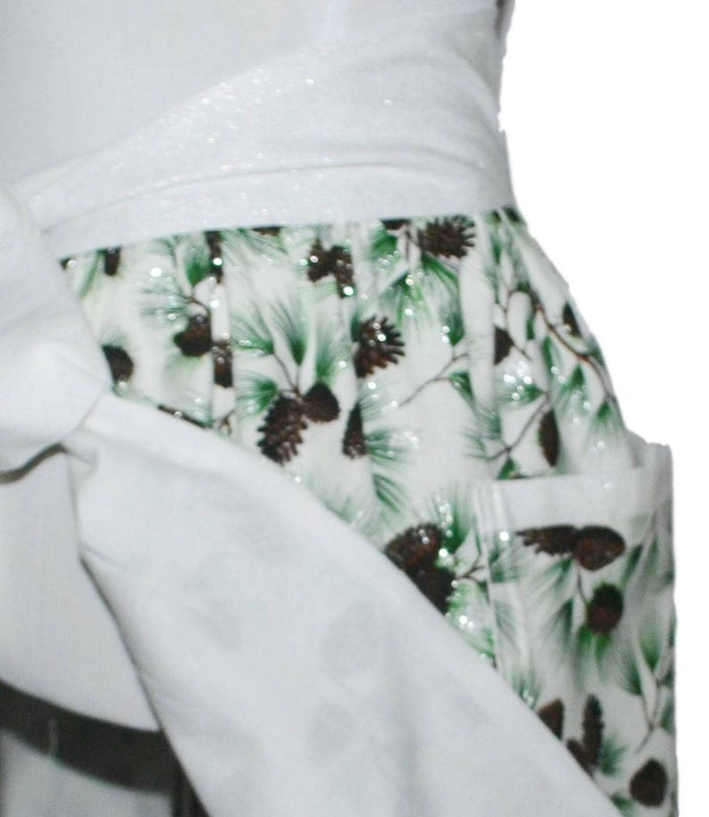 Women/'s Aprons Special Occasion Women/'s Size 8-14 Winter Pine Cone Sparkle Half Apron Delantal Snowy Tree Party Apron Holiday Apron