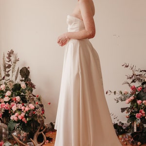 PIPER HOCHZEITSKLEID. Schlichtes Brautkleid, hoch-niedriges Brautkleid, Brautkleid mit Taschen Bild 5