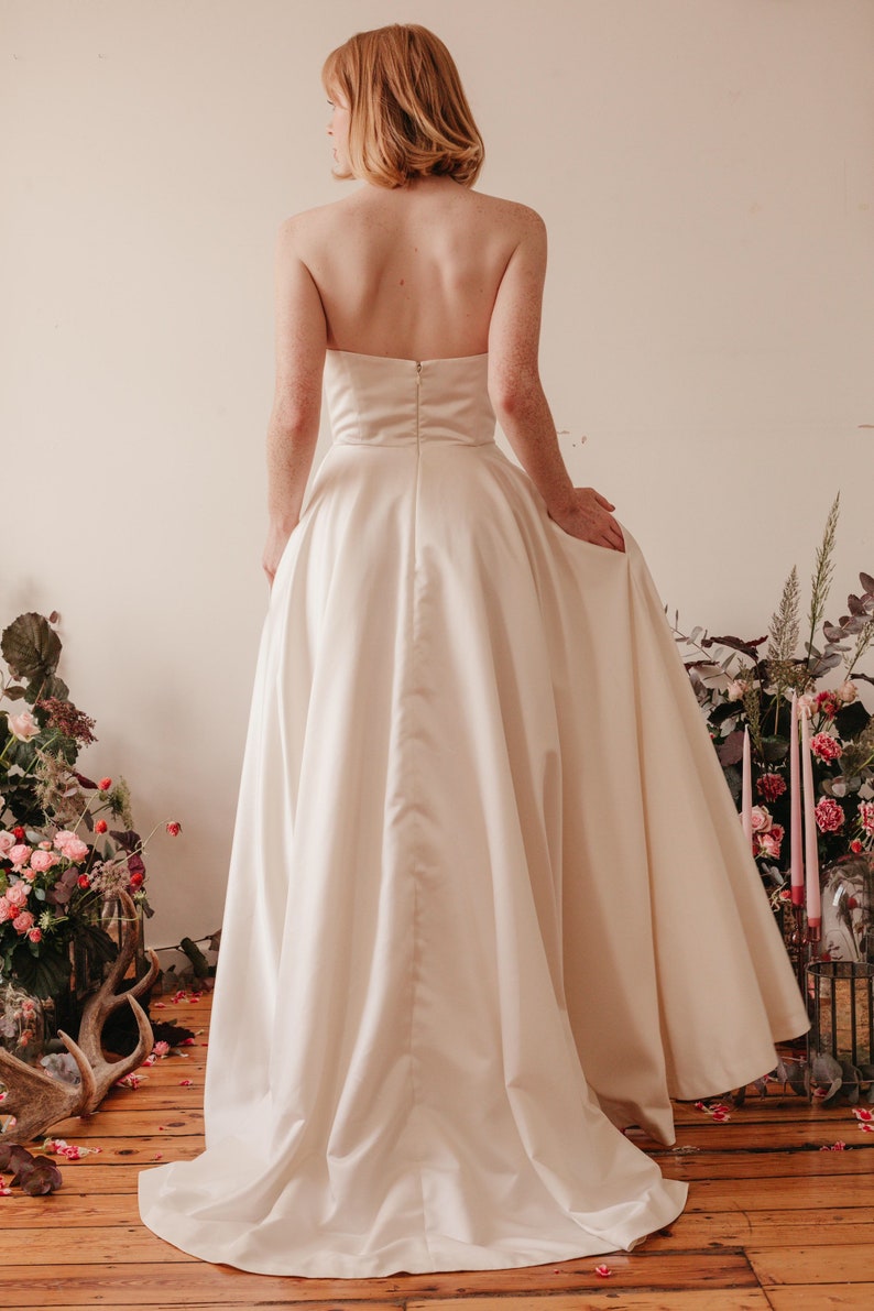 PIPER HOCHZEITSKLEID. Schlichtes Brautkleid, hoch-niedriges Brautkleid, Brautkleid mit Taschen Bild 7