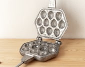 Cast iron waffle iron Walnut mold Cookie cutter Woodland treats Cookie pan Baking supply Waffer maker Vintage bakeware