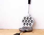 Cast iron waffle iron Walnut mold Cookie cutter Woodland treats Cookie pan Baking supply Waffer maker Vintage bakeware