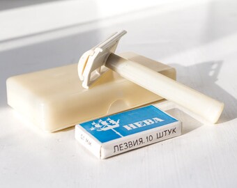 Vintage safety razor Double-edged razor DE razor in original box with 10 new razor blades