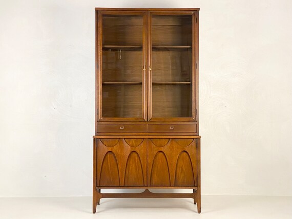 Broyhill Brasilia China Hutch (6140-60 & 6140-61), Circa 1960s - *Please ask for a shipping quote before you buy.