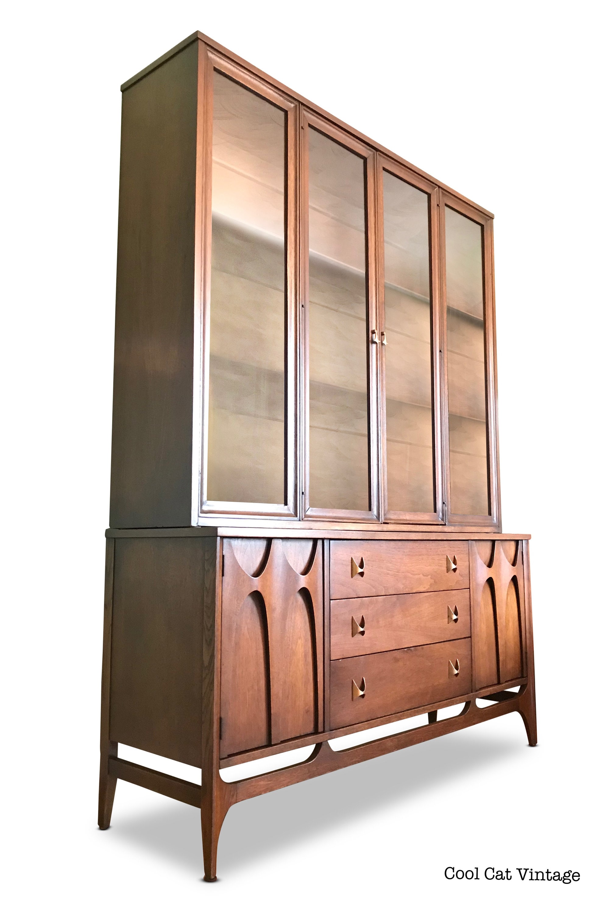 Broyhill Brasilia Walnut China Hutch (restored) *Please see notes on shipping before you purchase.