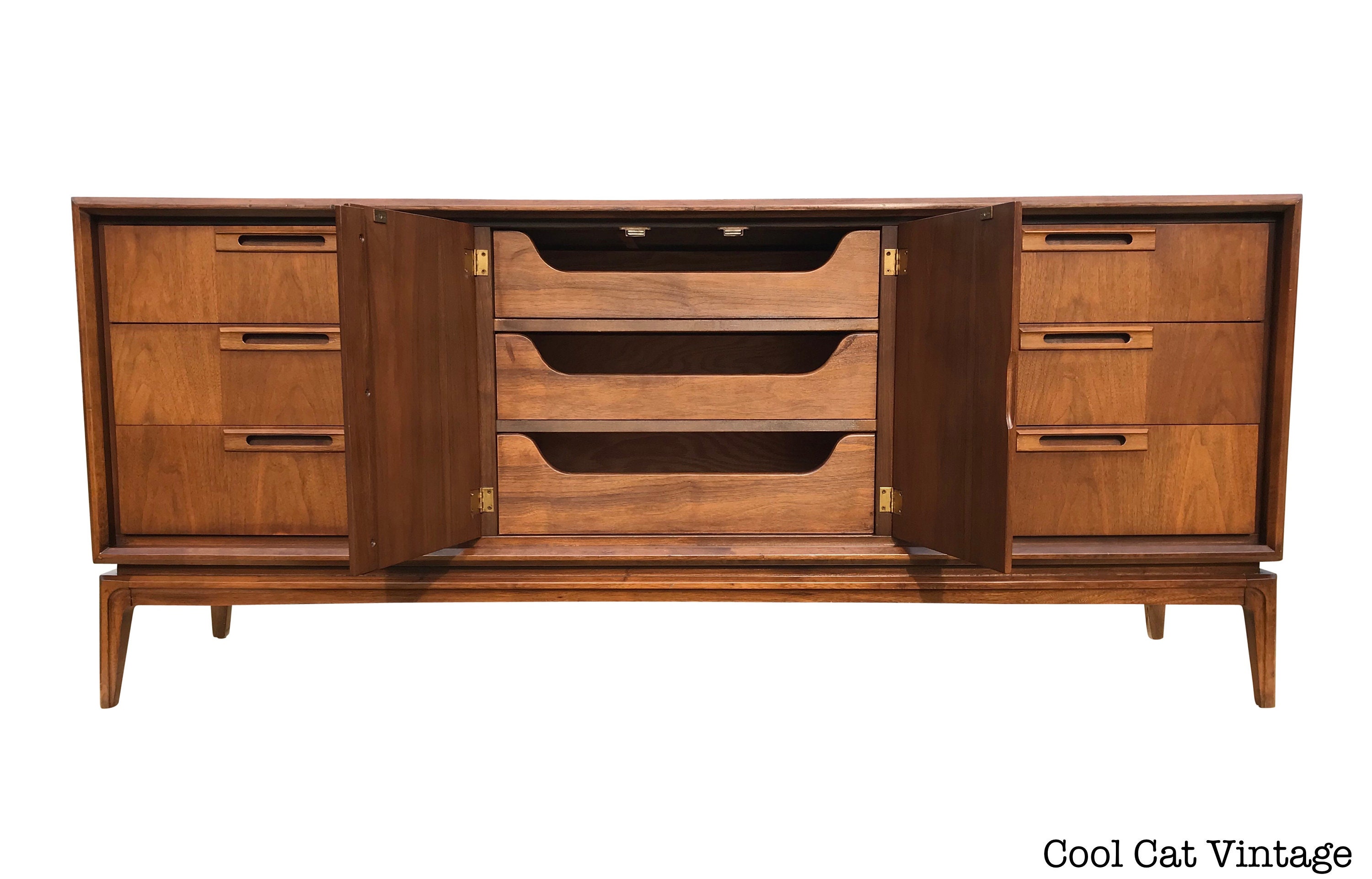 9 Drawer Dresser by United Furniture Company - *Please see notes on ...