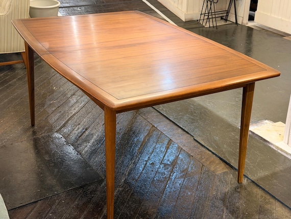 Lane Cameo Extending Dining Table Model 262-76, Circa 1960s - *Please ask for a shipping quote before you buy.