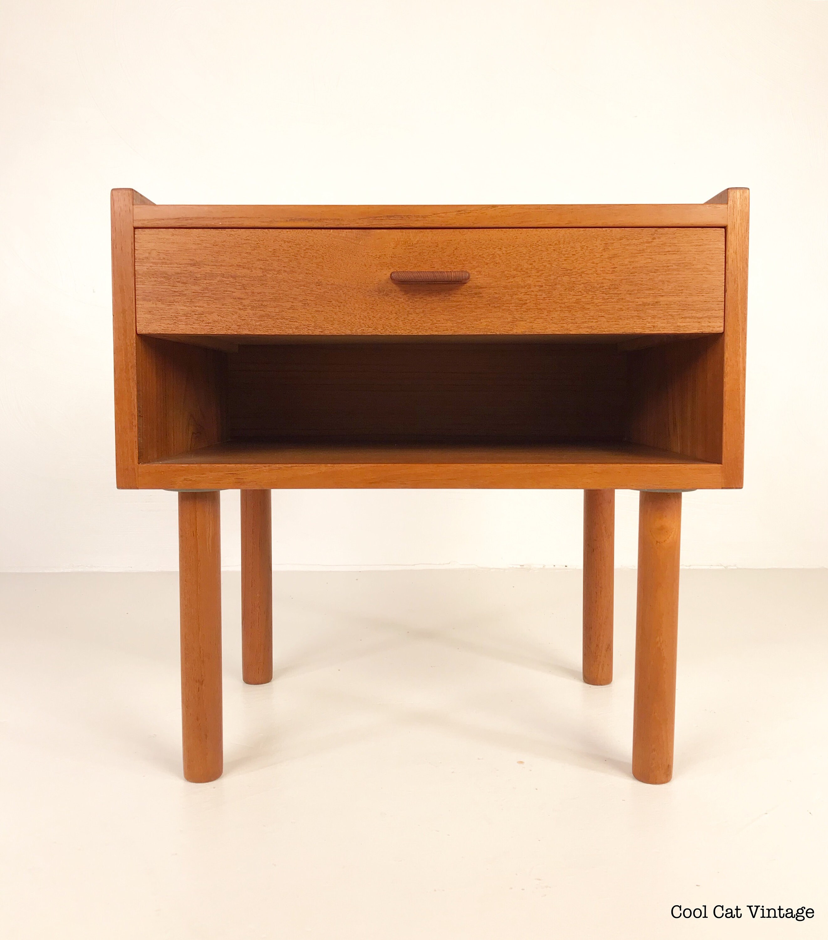Danish Teak Nightstand by Hans Wegner for RY Møbler, circa 1960s