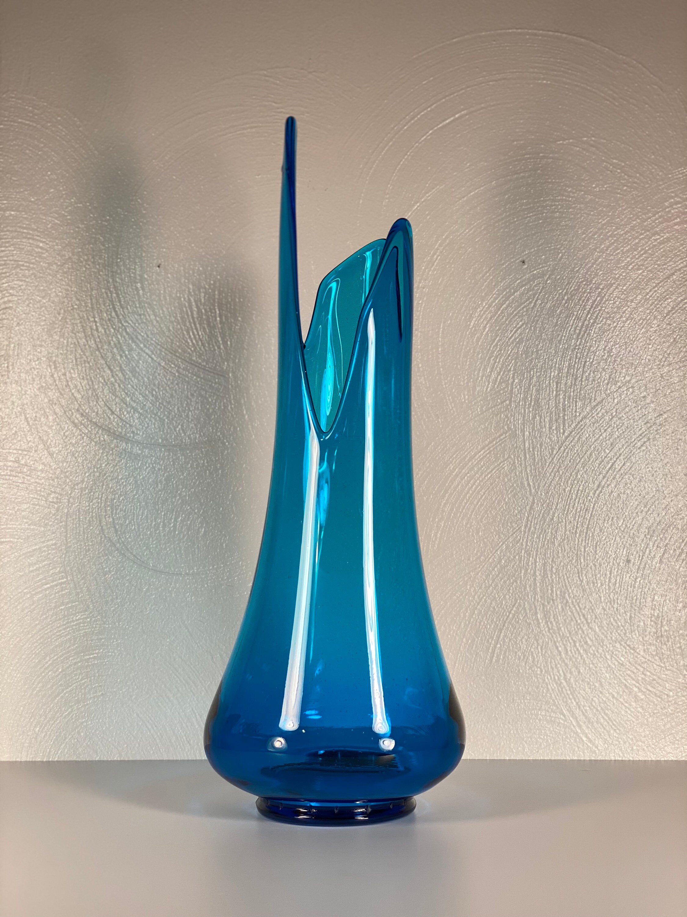 L.E. Smith Blue 18 Swung Vase