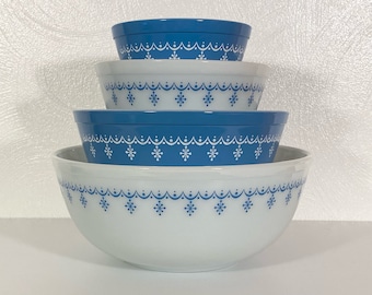 Pyrex Snowflake Garland Mixing Bowl Set