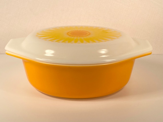 Pyrex Daisy #043 Casserole