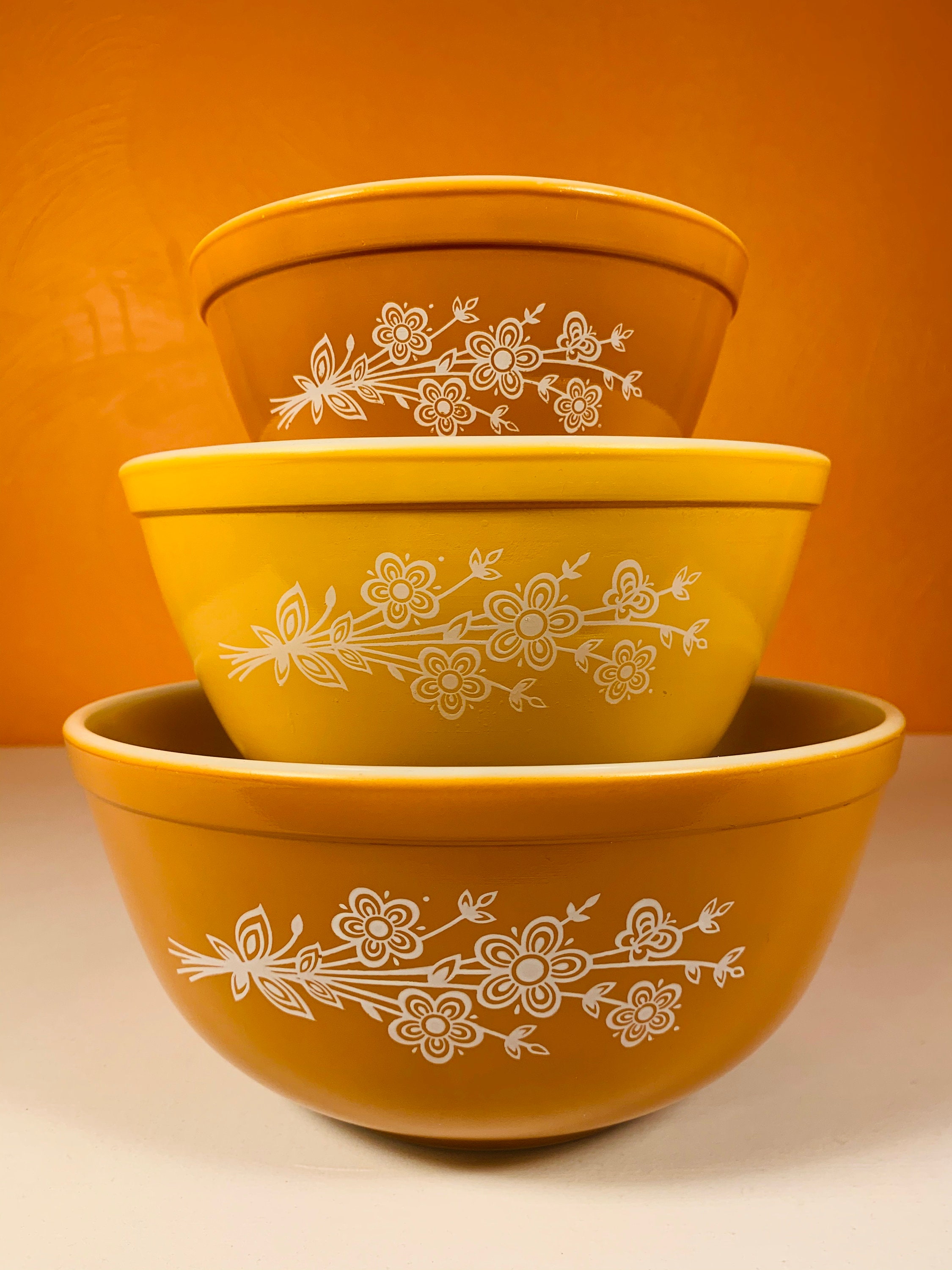 Pyrex Butterfly Gold 1979 Redesign Mixing Bowl Set