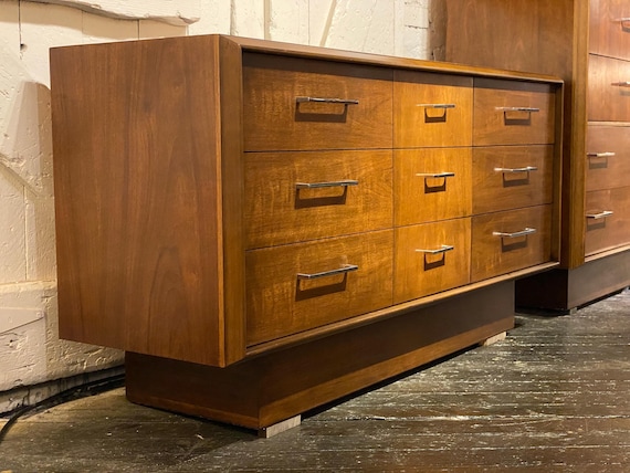 Lane Walnut Six Drawer Long & Low Dresser, Circa 1971 - Please ask for a shipping quote before you buy.