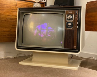 Zenith Chromacolor TV, Circa 1970s - *Please contact us regarding shipping before you buy.