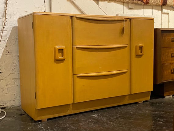 M592 Buffet in Wheat by Heywood Wakefield for their M590 Series, Circa 1950 - Please ask for a shipping quote before you buy.